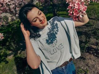 Xem hồ sơ đầy đủ của Yasinia