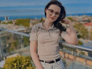 Xem hồ sơ đầy đủ của Yasinia