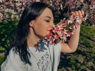 Xem hồ sơ đầy đủ của Yasinia