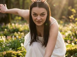 Xem hồ sơ đầy đủ của Yasinia