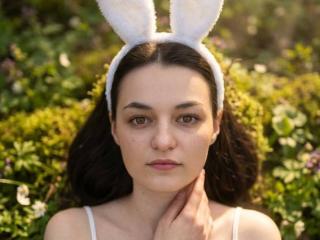 Xem hồ sơ đầy đủ của Yasinia