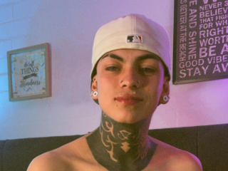 AdamsWalker's Model Profile