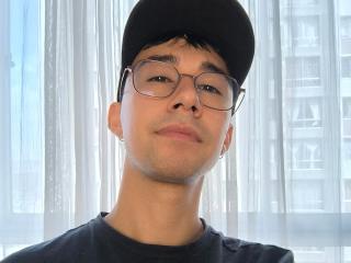 OliverHot69's Model Profile