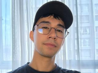 OliverHot69's Model Profile