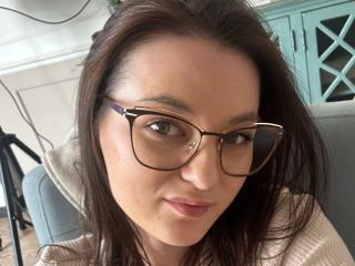 Yasinia's Model Profile