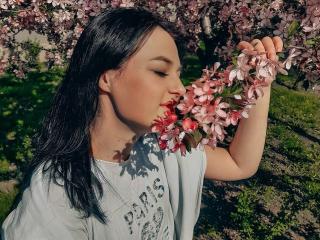 Yasinia's Model Profile