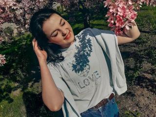 Yasinia's Model Profile