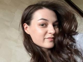 Yasinia's Model Profile