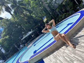 SaarahJones's Model Profile