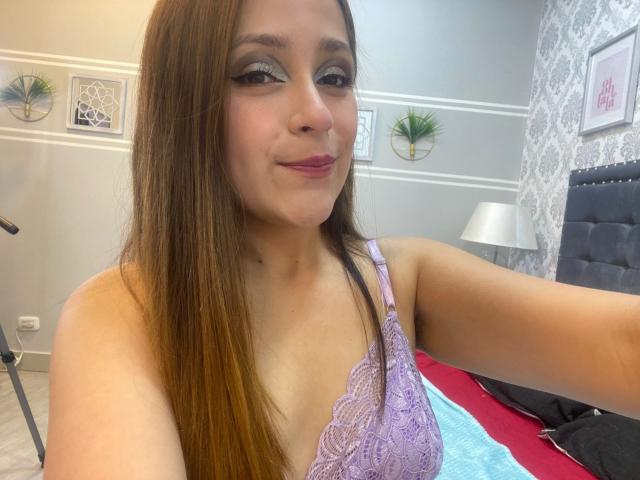 Digital art of a simplified, bold letter "E" in dark red with a white outline, positioned centrally. Soft gradients and minimal shading. The letter has a modern, flat design.