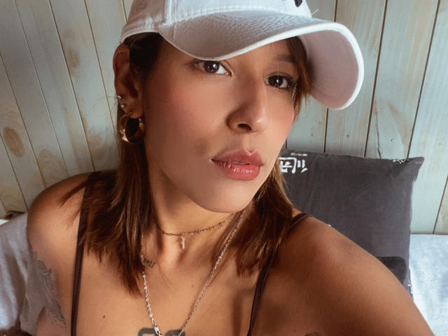 KiaraHernandezX - Live porn &amp; sex cam - 29292146