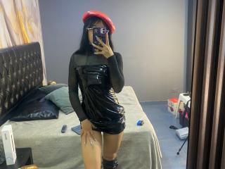 MiaDeLune's Model Profile