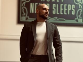 Ver la ficha detallada de AdamJameson