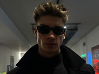 MaxKaiden's Model Profile