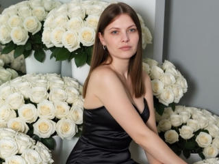 LiiaWow's Model Profile