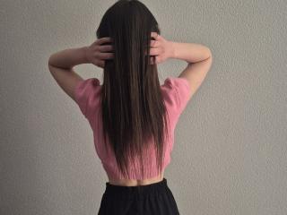 Yasinia's Model Profile