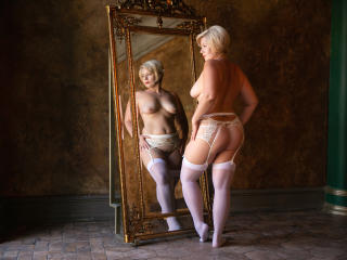 انظر إلى الملف المفصل لـ LorraSchmidt