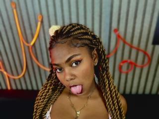 انظر إلى الملف المفصل لـ QueenyZohra