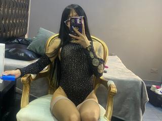 انظر إلى الملف المفصل لـ MiaDeLune