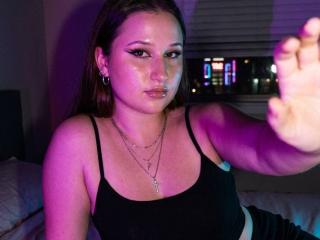 انظر إلى الملف المفصل لـ AvaNiss