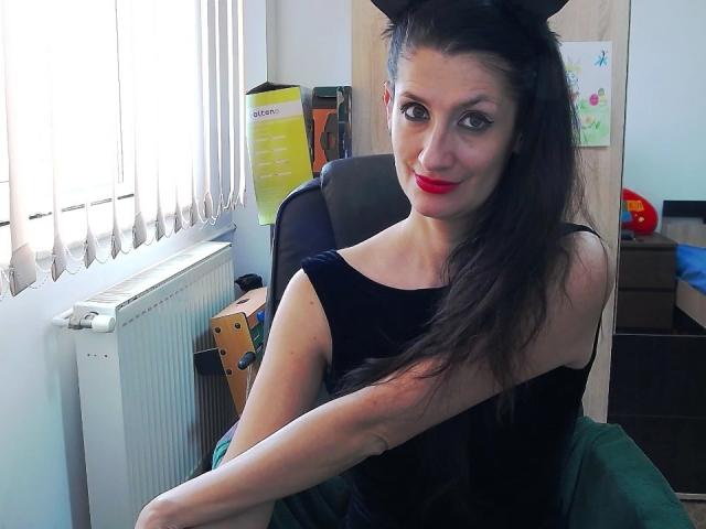 BeatrixCharmm - Live porn &amp; sex cam - 29306099