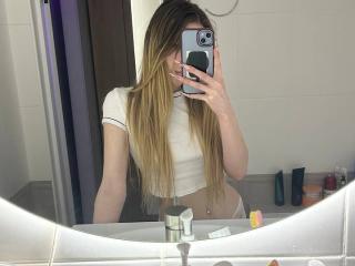 انظر إلى الملف المفصل لـ AnnamariaVillarin