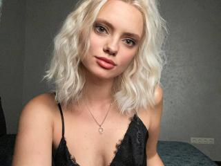 انظر إلى الملف المفصل لـ CrystalHope