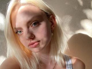 انظر إلى الملف المفصل لـ CrystalHope