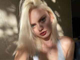 انظر إلى الملف المفصل لـ CrystalHope