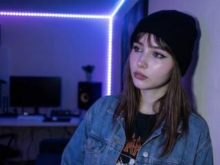 انظر إلى الملف المفصل لـ Adelisha