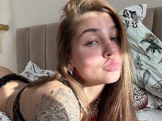 انظر إلى الملف المفصل لـ AnnaXBrown