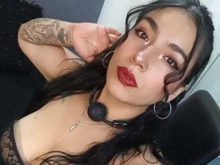 См. подробные сведения о модели KiaraThomsomp