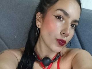 См. подробные сведения о модели KiaraThomsomp