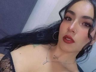 انظر إلى الملف المفصل لـ KiaraThomsomp