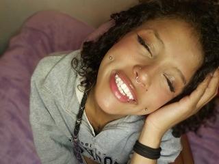 انظر إلى الملف المفصل لـ LunaKeller