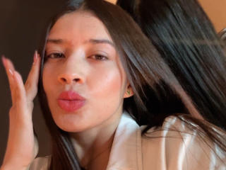 انظر إلى الملف المفصل لـ EmmaLombardi