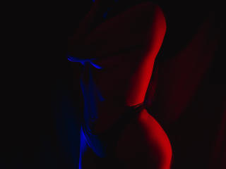 انظر إلى الملف المفصل لـ HelenHard