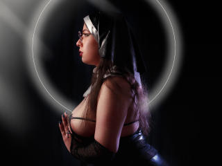 انظر إلى الملف المفصل لـ VanessaClose