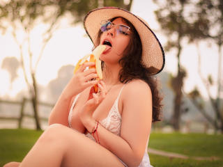 انظر إلى الملف المفصل لـ VanessaClose