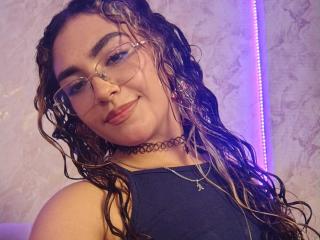 انظر إلى الملف المفصل لـ AdaraAngel