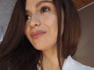 انظر إلى الملف المفصل لـ CameronViviane