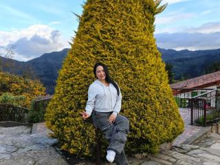 См. подробные сведения о модели AlanaWest