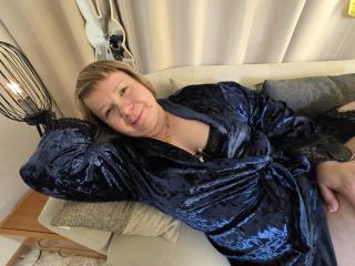 Obejrzyj kompletny profil BonnnyBoobsy