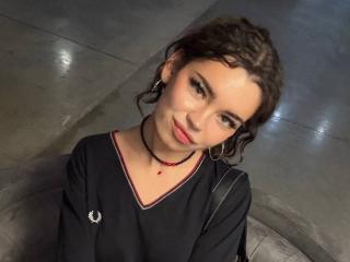 Lásd a HolleyFeehery teljes profilját