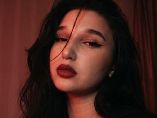 Lásd a MissKuromi teljes profilját