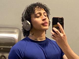 Lásd a JeyTeylor teljes profilját