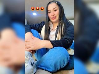 Lásd a AlexaAdams teljes profilját