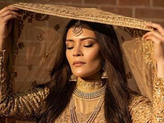 См. подробные сведения о модели ShantalaKrisha