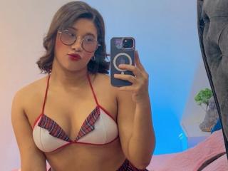 Lásd a LoreDuval teljes profilját