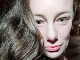 См. подробные сведения о модели JulieSqualor